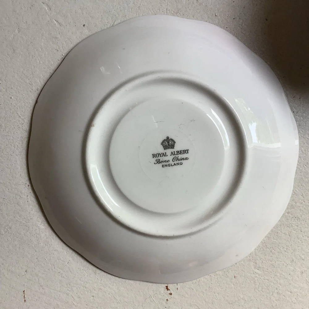 Royal Albert Tea Cup & Saucer England - Picture 10 of 10